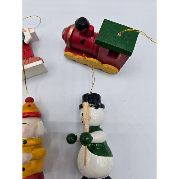 Lot of 5 Vintage Hand Painted Wooden Christas Ornaments  Santa Train Snowman - Picture 4 of 5
